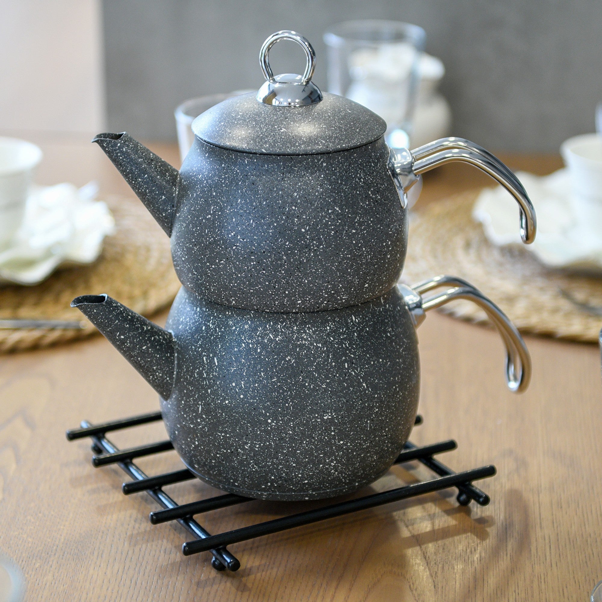 2-Piece Metal Black Trivet Set – 20×20 cm Heat-Resistant Worktop Protectors